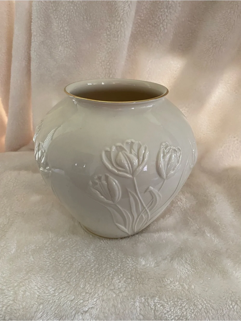 Gorgeous Lenox Cream Tulip Embossed Ceramic Vase with Gold Trim